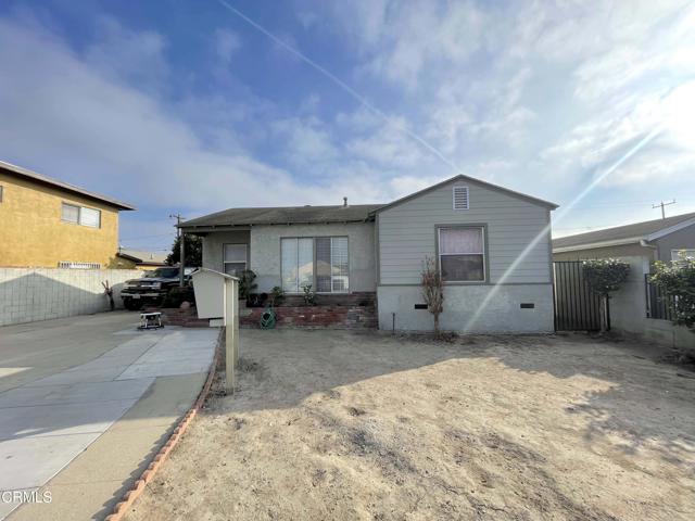 136 S Roosevelt Avenue, Oxnard CA: https://media.crmls.org/mediaz/3215cd5a-3065-4286-aee0-e27fbc434c31.jpg