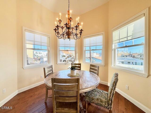 117 Glendale Avenue, Oxnard CA: https://media.crmls.org/mediaz/3215d685-6183-4818-ac6f-4a32b6e1b859.jpg