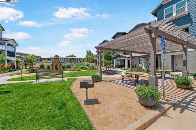 1416 Julia Ln, Concord CA: https://media.crmls.org/mediaz/32162f15-0c47-4db0-8c66-277b3aa6e579.jpg