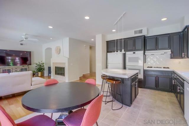 11523 Sun Ray Ct, San Diego CA: https://media.crmls.org/mediaz/3216ace1-eb84-4ec5-8b95-ed9c0399252e.jpg