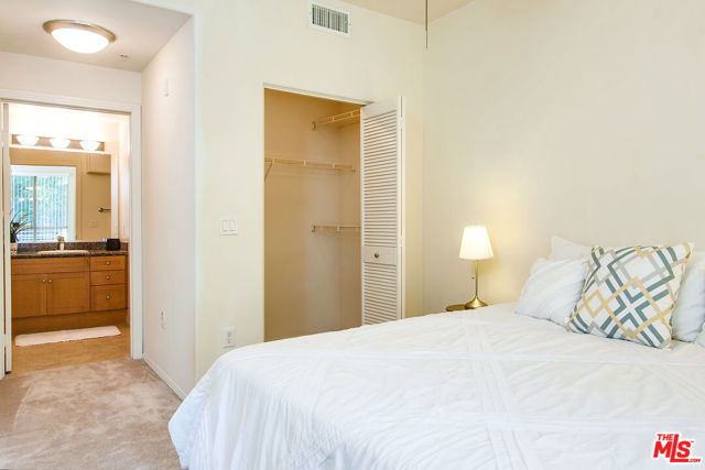 100 S Alameda Street, Los Angeles CA: https://media.crmls.org/mediaz/3216c910-d8eb-4503-b470-1c420e18b005.jpg