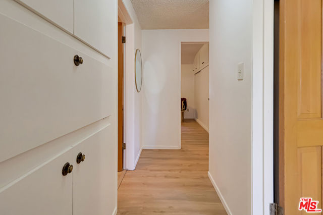 7951 Glenties Lane, Sunland CA: https://media.crmls.org/mediaz/3216d551-3607-4fd3-a200-e61d35faec0a.jpg