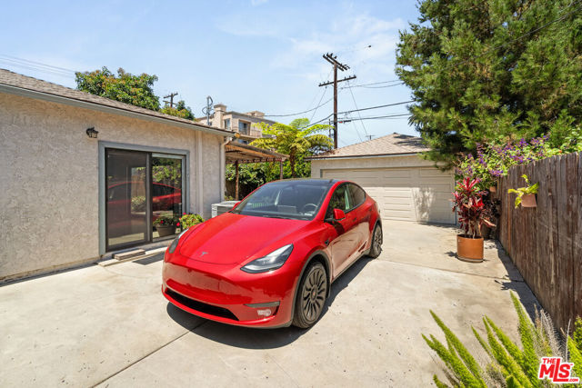 3016 Greenfield Avenue, Los Angeles CA: https://media.crmls.org/mediaz/32176af5-a215-4920-8bf0-1fb785cd4544.jpg
