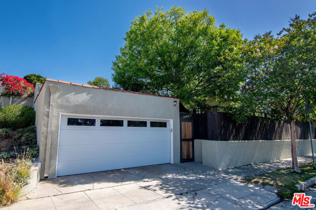 503 N Plymouth Boulevard, Los Angeles CA: https://media.crmls.org/mediaz/32177b75-fa41-4734-8eba-056f055fcf4d.jpg