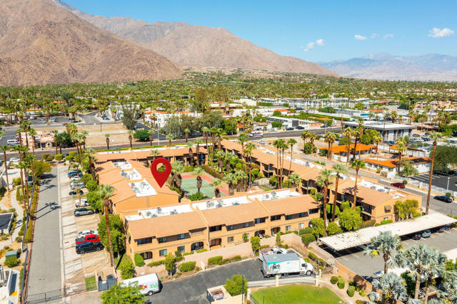 291 E Mel Avenue, Palm Springs CA: https://media.crmls.org/mediaz/3217aa5e-25e9-4c9d-8510-44ab5e7b36bc.jpg