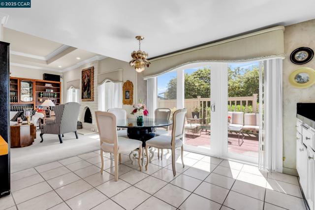 117 Alta Mesa Ct, Moraga CA: https://media.crmls.org/mediaz/3218a866-c7b2-4c89-aa4a-0354fea57c30.jpg