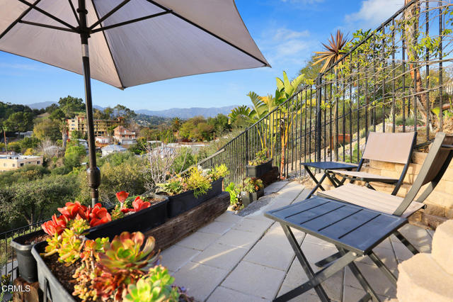 653 Milford Street, Los Angeles CA: https://media.crmls.org/mediaz/3218b2c9-1d9d-47d9-b231-f22dd80b7da2.jpg