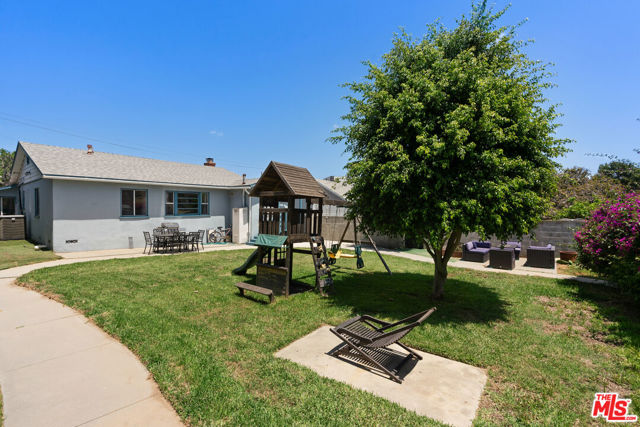 328 E Plymouth Street, Inglewood CA: https://media.crmls.org/mediaz/3218c731-27ae-4cfc-8ef2-7d61e72e95eb.jpg