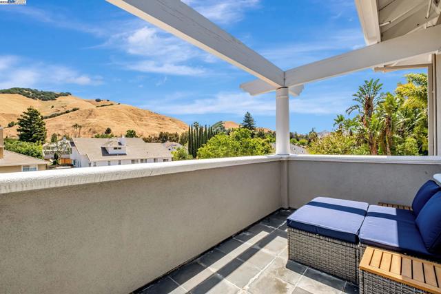 190 Pickering Ave, Fremont CA: https://media.crmls.org/mediaz/3218dbdd-cd38-4a35-9a8a-543699931237.jpg