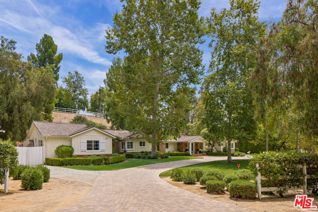 5840 Round Meadow Road — Traditional