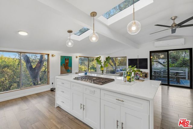 21936 Canon Drive, Topanga CA: https://media.crmls.org/mediaz/32199d6b-62b5-48e2-b21b-c292ed4c7994.jpg