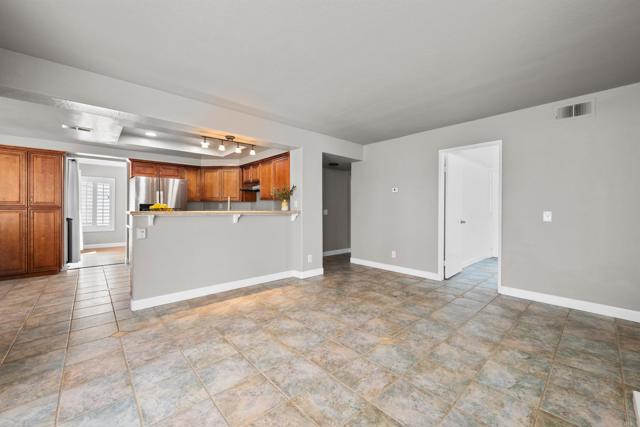 Detail Gallery Image 12 of 48 For 1449 Genoa Dr, Vista,  CA 92081 - 4 Beds | 2/1 Baths