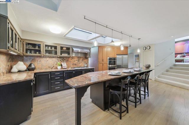 391 Oak Ln, Pleasanton CA: https://media.crmls.org/mediaz/3219d59d-c628-4602-ad60-1357275695f3.jpg