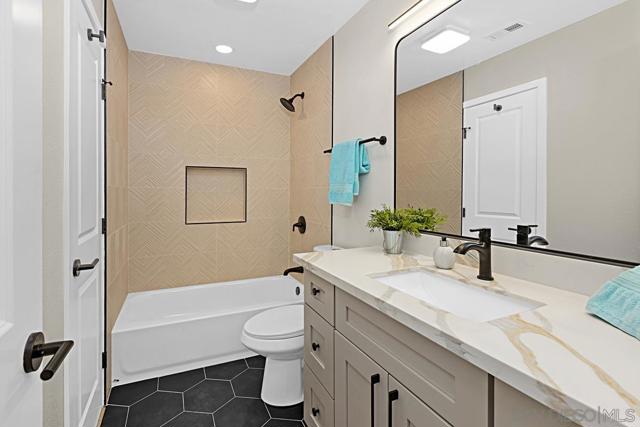Image 18 of 27 For 9899 Scripps Westview Way #243