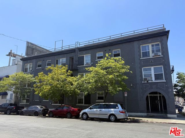 1000 S Grand View Street, Los Angeles CA: https://media.crmls.org/mediaz/321af932-9e85-4419-89eb-3eaa87fb0adc.jpg