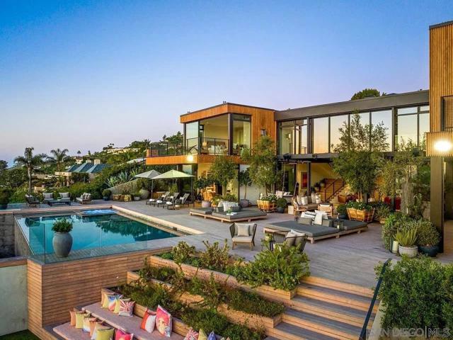 2585 Calle Del Oro, La Jolla CA: https://media.crmls.org/mediaz/321b0c26-143b-4d5b-b8f4-afa45a61d4ad.jpg