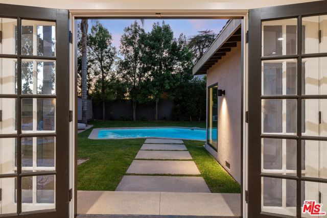 7401 Costello Avenue, Van Nuys CA: https://media.crmls.org/mediaz/321b286a-1a81-435f-9217-d24e3c2cd52b.jpg