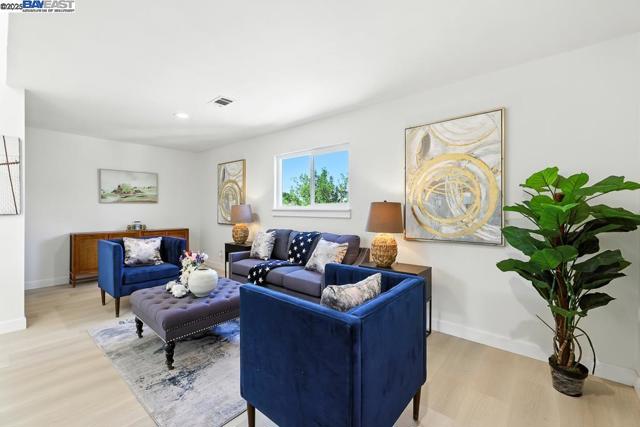 1739 E 22Nd St, Oakland CA: https://media.crmls.org/mediaz/321b7e07-2d29-4877-8185-aa20717484d7.jpg