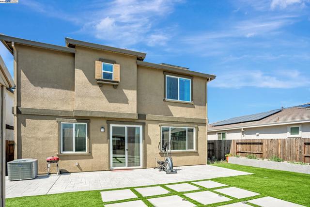 859 Helmsley Dr, Vacaville CA: https://media.crmls.org/mediaz/321b860d-cd60-41e7-9eea-9069a8f10ce4.jpg