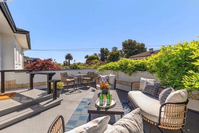 1630 Dayton Ave, Alameda CA: https://media.crmls.org/mediaz/321b9600-991f-40a1-b1a2-23bd98ef8ad8.jpg