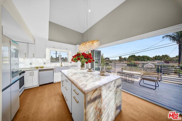 1902 Gates Avenue, Redondo Beach, California 90278, 3 Bedrooms Bedrooms, ,2 BathroomsBathrooms,Residential,For Sale,Gates,25597517