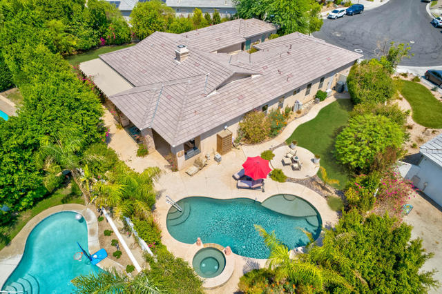 7 Chopin Court, Rancho Mirage CA: https://media.crmls.org/mediaz/321c4ad2-1469-488c-a75c-d1d0392846da.jpg