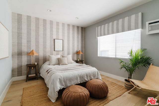11906 Gorham Avenue, Los Angeles CA: https://media.crmls.org/mediaz/321ce311-8db9-44fb-9278-52425aabf665.jpg