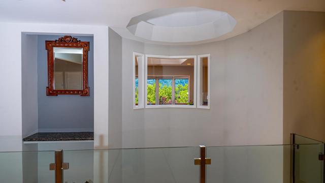 15 Kiowa Court, Portola Valley CA: https://media.crmls.org/mediaz/321ddcca-6e3a-45f6-9f4c-0c3730a845ef.jpg