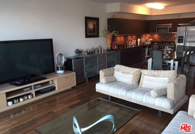 3785 Wilshire Boulevard, Los Angeles CA: https://media.crmls.org/mediaz/321dde2e-89af-4524-9bc2-8569d5b5b35f.jpg