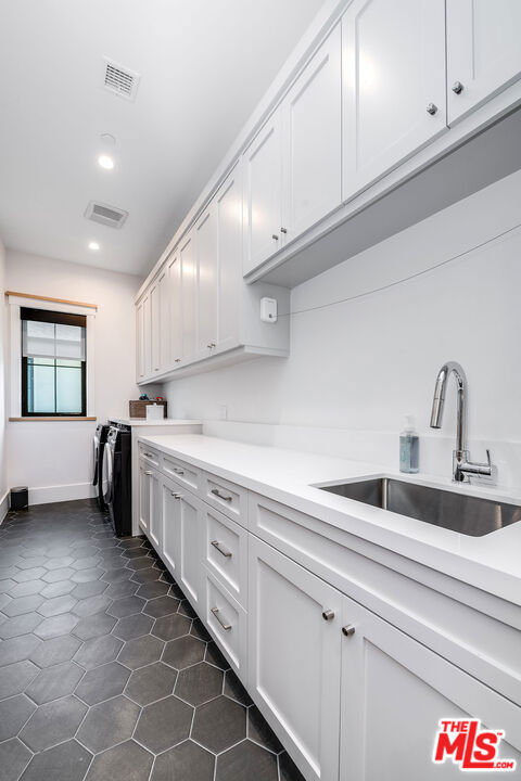 4365 Kraft Avenue, Studio City CA: https://media.crmls.org/mediaz/321def51-6579-4680-827a-57f20fef43ec.jpg
