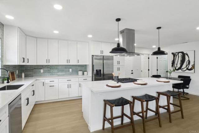 3243 Carolyn Circle, Oceanside CA: https://media.crmls.org/mediaz/321e2700-5e52-4329-be18-67602ca8aef0.jpg