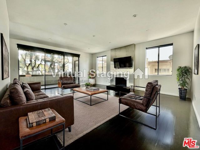 1505 Purdue Avenue, Los Angeles CA: https://media.crmls.org/mediaz/321ebc40-abb2-4899-a904-3005935cae31.jpg