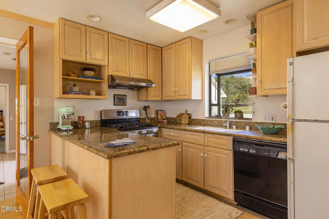11144 Ojai Santa Paula Road, Ojai CA: https://media.crmls.org/mediaz/321f935a-bc53-46dd-91c2-b47953853bd7.jpg