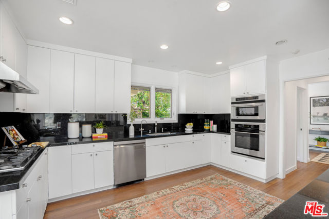 968 Kenfield Avenue, Los Angeles CA: https://media.crmls.org/mediaz/32201195-2e13-427f-83d8-cd52b8ec9a70.jpg
