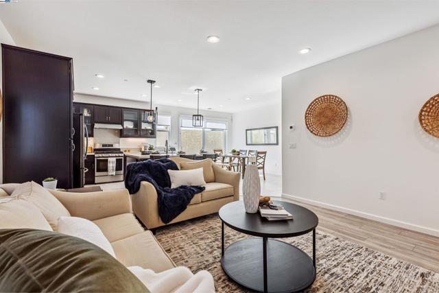 2209 Shiraz Cmn, Livermore CA: https://media.crmls.org/mediaz/32203318-af5b-423a-be42-30cccd84c89f.jpg