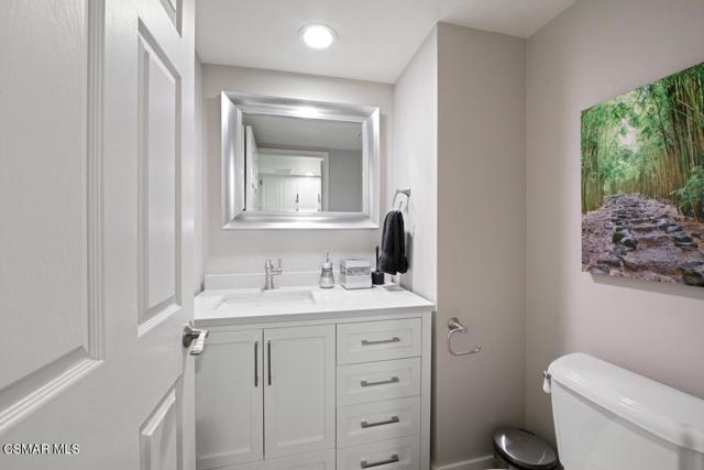 3085 Klamath Avenue, Simi Valley CA: https://media.crmls.org/mediaz/3220535e-0615-497c-b32c-6cd7189ce92e.jpg