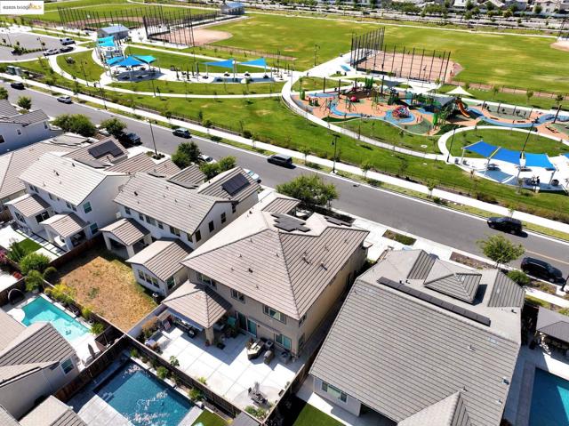 2281 Garden Farms Ave, Lathrop CA: https://media.crmls.org/mediaz/32206223-fd99-4d7f-bcaa-15c1a4b323e6.jpg