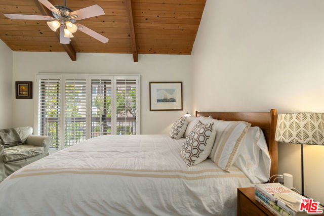 1655 Greenfield Avenue, Los Angeles CA: https://media.crmls.org/mediaz/3220e303-ff59-4f1e-9806-c558c94295fb.jpg