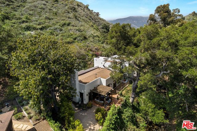 1435 Sycamore Canyon Road, Santa Barbara CA: https://media.crmls.org/mediaz/3220ee41-dfae-4909-980c-ff0a9b0b7d42.jpg