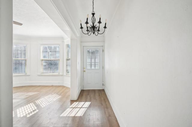 592 22nd Street, Oakland CA: https://media.crmls.org/mediaz/3220f302-160c-45fa-8b8f-cd4625bcf96b.jpg