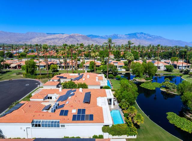 75070 Muirfield Court, Indian Wells CA: https://media.crmls.org/mediaz/322118af-6c5b-4db1-ae67-96cacf98651e.jpg