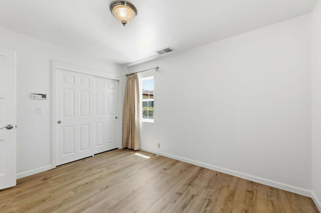 https://media.crmls.org/mediaz/32215d7e-e8a7-465c-87cf-3788f5f9c226.jpg?preset=X-Large