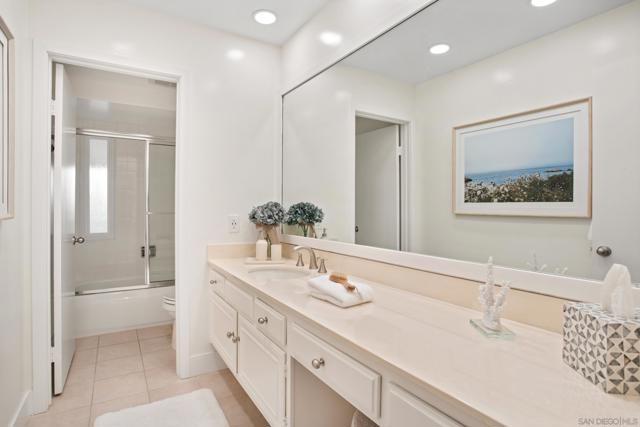 2207 Caminito Cabala, La Jolla CA: https://media.crmls.org/mediaz/322174df-16bb-4dfa-b084-f1d5bf1a5a26.jpg