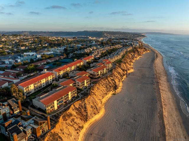 429 S Sierra Ave, Solana Beach CA: https://media.crmls.org/mediaz/3221ff10-7f91-422c-b67b-59bf9c96390e.jpg