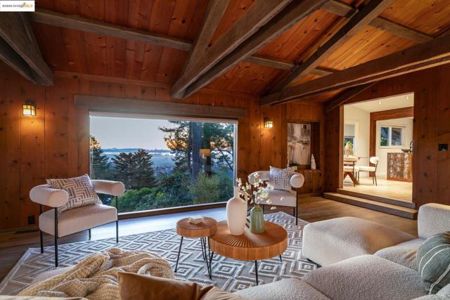 6141 Merriewood Dr, Oakland CA: https://media.crmls.org/mediaz/32224802-98f4-4939-a51e-eaf02f8030cb.jpg