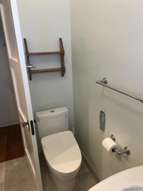 4866 Sussex Drive, San Diego CA: https://media.crmls.org/mediaz/3222af90-7128-421f-bab5-52337415a7f3.jpg