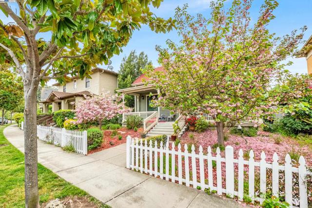 1166 Taraya Terrace, Hercules CA: https://media.crmls.org/mediaz/32234f3a-a279-40ba-8cd7-e0bc3378fc16.jpg