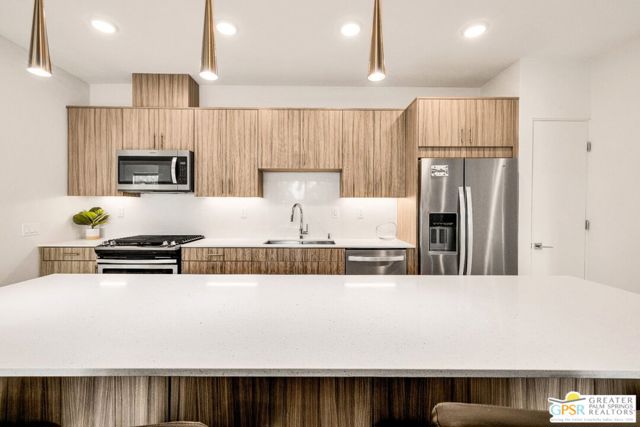 173 The riv, Palm Springs CA: https://media.crmls.org/mediaz/32238f58-f695-4d51-a35a-0fdc1e32b5ec.jpg
