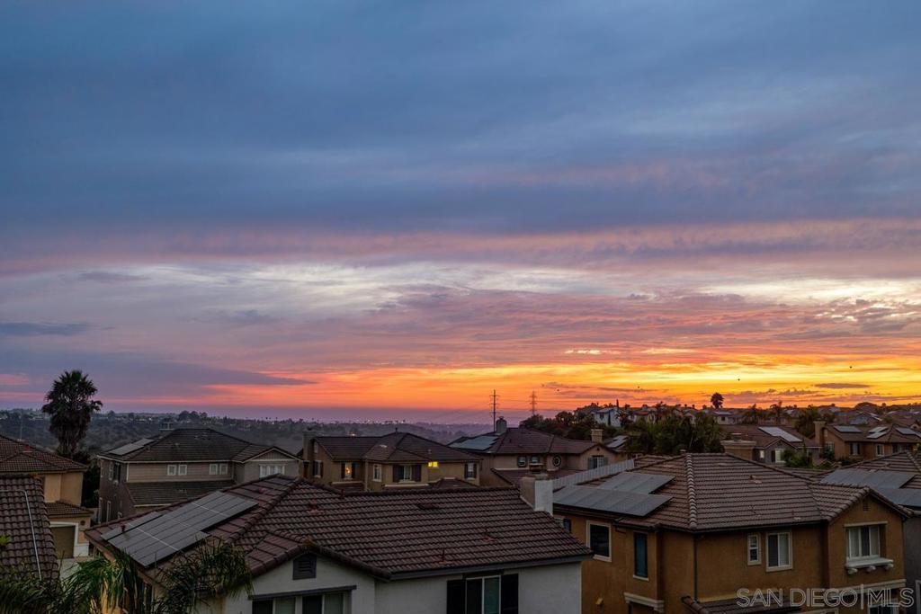 https://media.crmls.org/mediaz/3223b23d-43ca-4c53-98c1-84fdb28a555e.jpg?preset=X-Large
