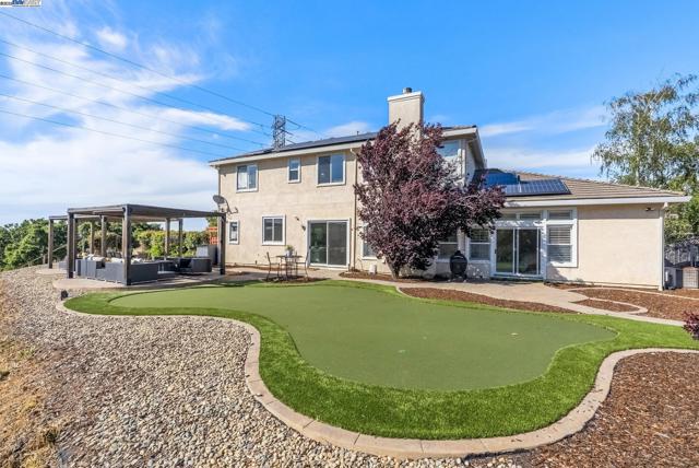 3879 Blackstone Ct, Castro Valley CA: https://media.crmls.org/mediaz/32246730-77c0-447d-b2e8-a4055765d601.jpg